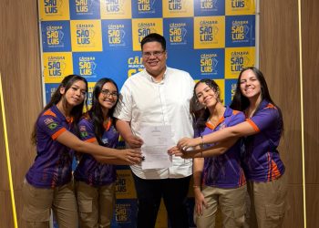 Vereador Marlon Botão recebe equipe de robótica do Sesi e apresenta projeto que reconhece a robótica como prática esportiva em São Luís