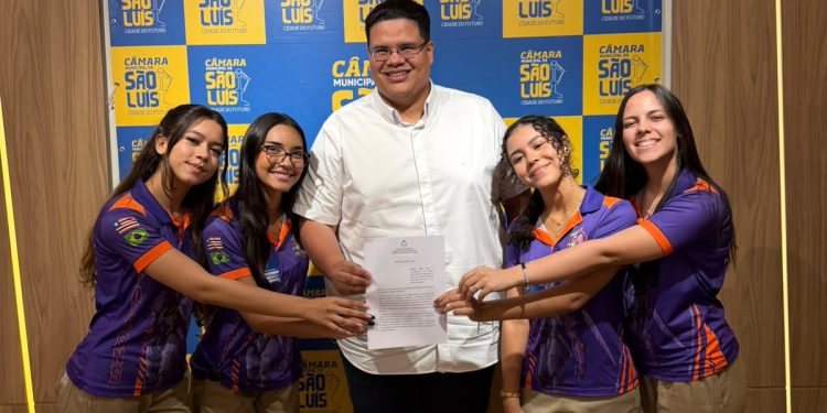 Vereador Marlon Botão recebe equipe de robótica do Sesi e apresenta projeto que reconhece a robótica como prática esportiva em São Luís