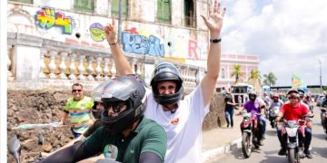 Orleans Brandão anuncia isenção de IPVA para motoristas de aplicativo e mototaxistas durante ato com a categoria